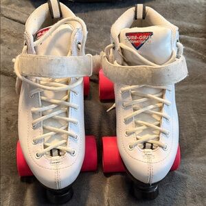Women’s White Sped Skates with Pink Wheels